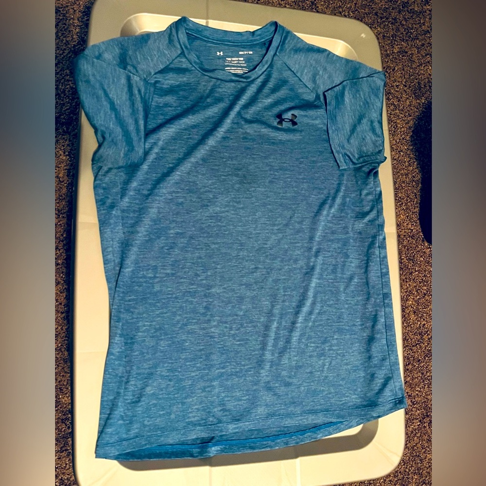 Men’s Under Armour size small blue dry fit shirt. Gently used condition
